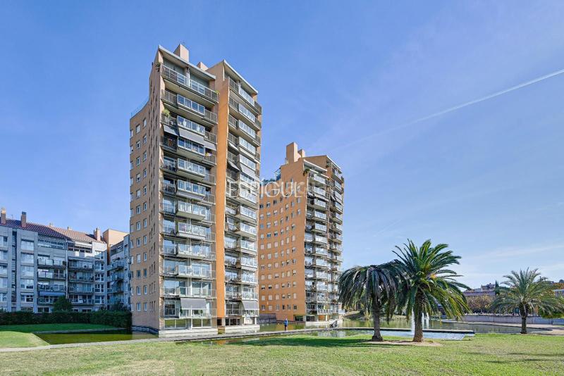 Foto c2bc96b9-d4dd-4304-ab85-aa12adc6ab98. Àtic amb calefacció aparcament piscina a Eixample Sud-Migdia Girona