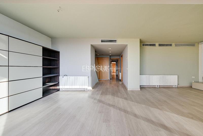 Foto d2a5e29c-ad60-4729-a4de-646cddcea392. Àtic amb calefacció aparcament piscina a Eixample Sud-Migdia Girona