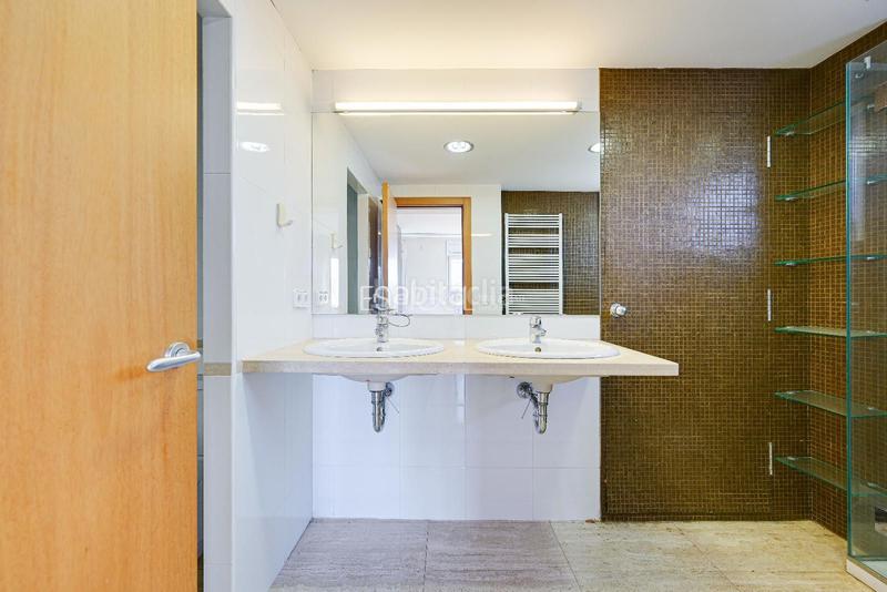 Foto d3020721-0611-4df3-94f3-d7c9f038d4c9. Àtic amb calefacció aparcament piscina a Eixample Sud-Migdia Girona