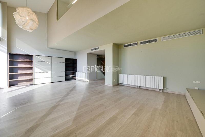 Foto dbed079b-dc66-4479-8558-e37fbab1bee3. Àtic amb calefacció aparcament piscina a Eixample Sud-Migdia Girona