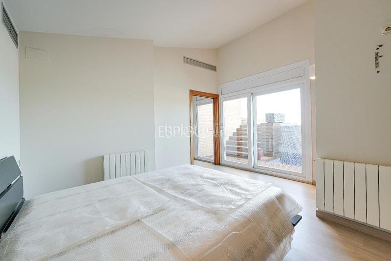 Foto df25de0c-6554-4bf2-9ad3-c16ccc46ab57. Àtic amb calefacció aparcament piscina a Eixample Sud-Migdia Girona