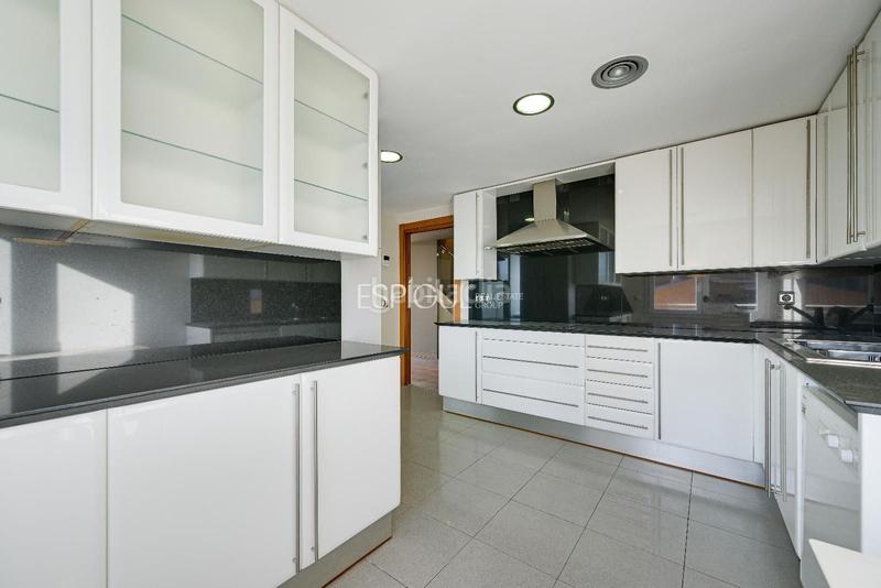 Foto fbe29efa-259b-4583-917f-cec00bbf1bcf. Àtic amb calefacció aparcament piscina a Eixample Sud-Migdia Girona