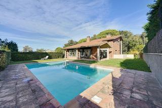 Casa a Fornells de la Selva. Casa en fornells parc con piscina