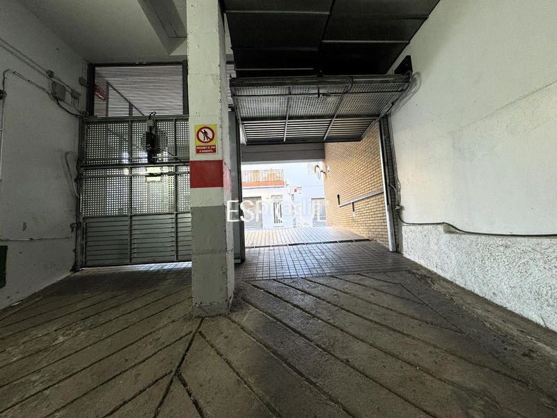 Foto 8ee715d0-84eb-4af0-84ae-c17d82364571. Aparcament cotxe a Centre Blanes