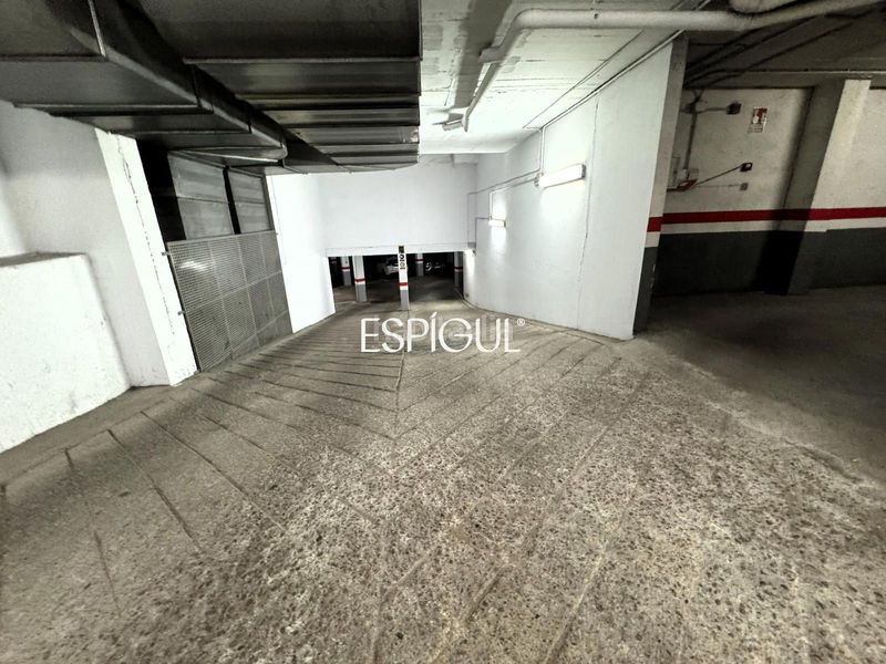 Foto a1705a7f-f9c7-4745-bb08-52c9f76c6918. Aparcament cotxe a Centre Blanes