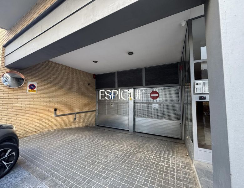 Foto a70ce879-b343-41ba-9b91-0aabb2835861. Aparcament cotxe a Centre Blanes