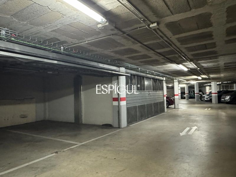 Foto ef23e860-d561-4254-9c01-46d1a5bca2a7. Aparcament cotxe a Centre Blanes