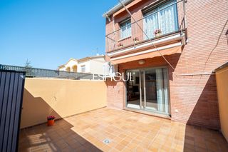 Semi detached house  N/a. Casa en venta en vilablareix