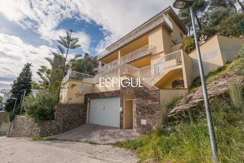 Foto 207a23a9-f4d4-4372-8e35-0a5fc8ca7e58. Casa amb calefacció aparcament piscina a Puig Rom-Canyelles-Almadrava Roses