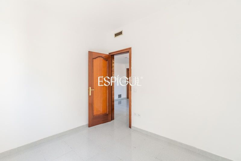 Foto 24ce851c-4e21-4ce1-9639-96ba27da8bc9. Casa amb calefacció aparcament piscina a Montilivi Girona