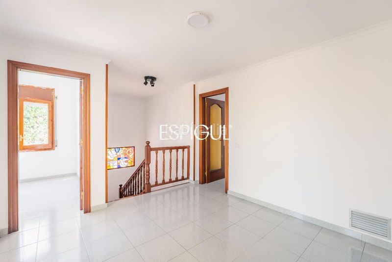 Foto 754ade4d-4ca4-4947-8f84-e9dde706f328. Casa amb calefacció aparcament piscina a Montilivi Girona