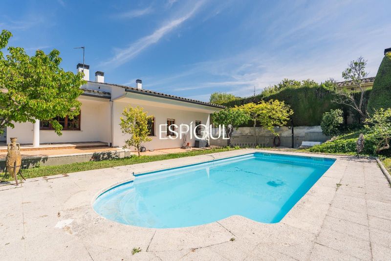 Foto a13e88e5-c331-4f1e-8400-16c1fe0a9bee. Casa amb calefacció aparcament piscina a Montilivi Girona