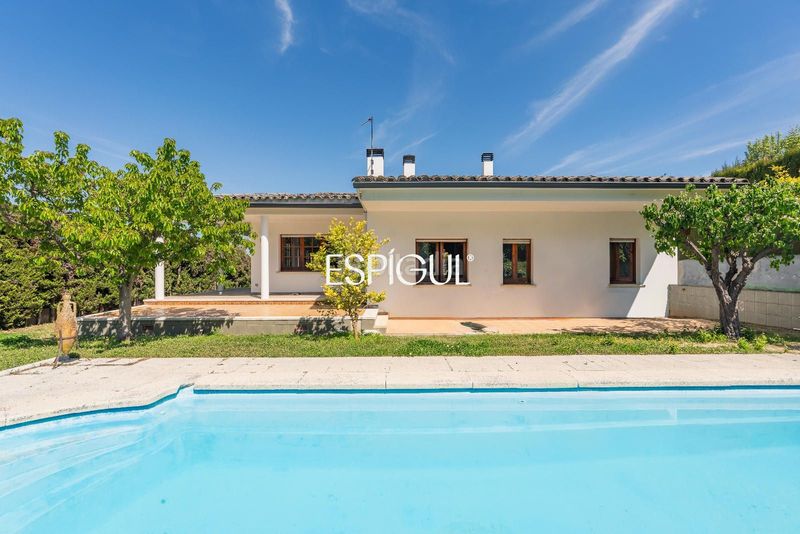 Foto ef76d97b-0fdc-44b4-9408-f8497e838da2. Casa amb calefacció aparcament piscina a Montilivi Girona