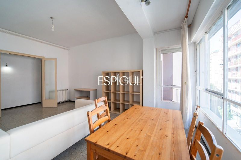 Foto caeb0636-f7c1-4b6d-be27-98622dbac4ab. Pis amb calefacció a Eixample Nord Girona