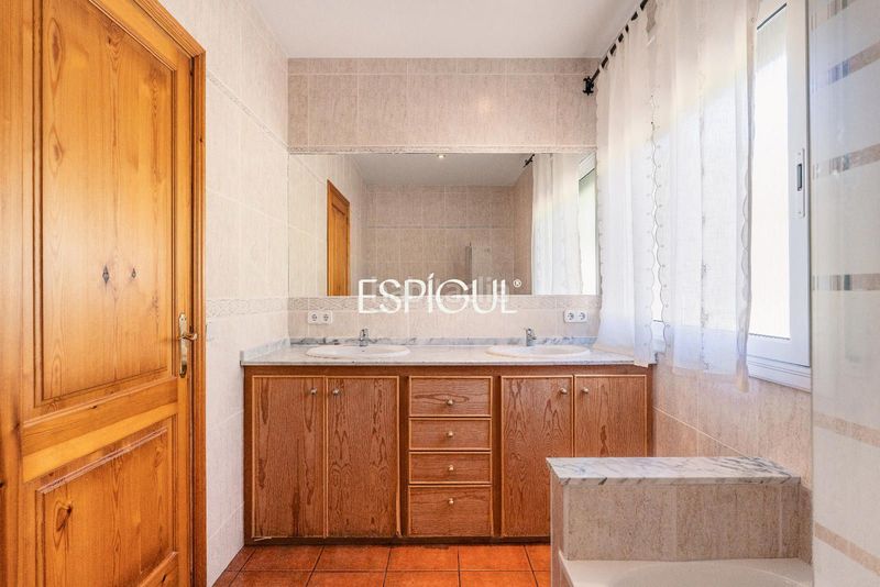 Foto 37553162-882c-4723-ba10-590bf27ecef8. Casa amb calefacció aparcament piscina a Canyelles Lloret de Mar