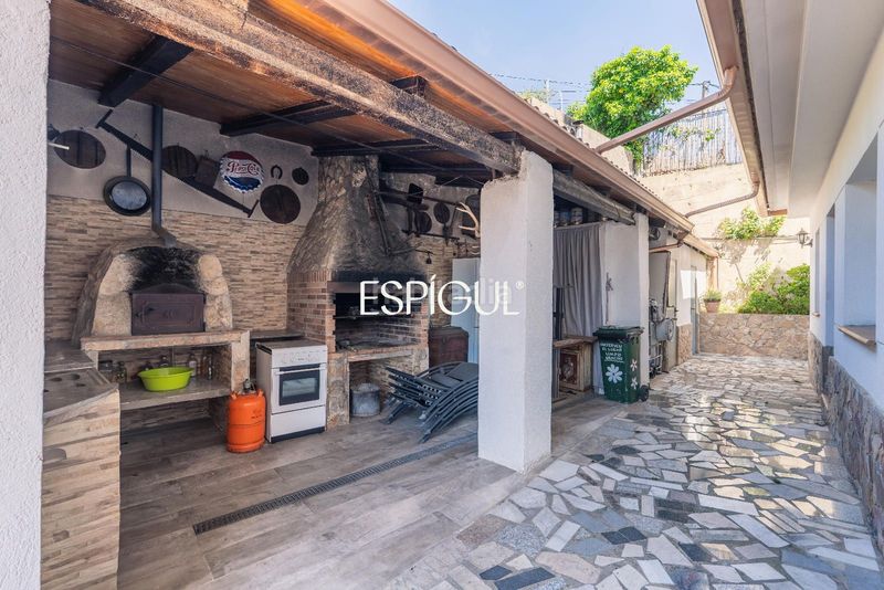 Foto 3a815a6e-d8f8-4ce0-a8f7-b1de1b7d6057. Casa amb calefacció aparcament piscina a Canyelles Lloret de Mar