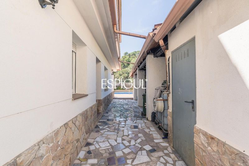 Foto 46da4e07-1d85-40b9-bab3-f17722add739. Casa amb calefacció aparcament piscina a Canyelles Lloret de Mar