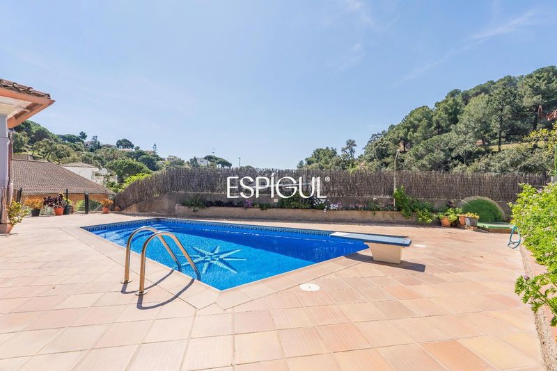 Foto 5246239d-8b40-4d7a-9e76-3af004e41f43. Casa amb calefacció aparcament piscina a Canyelles Lloret de Mar