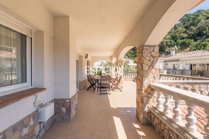 Foto 5c547fc6-09a5-4418-9ca4-1ef15bb13b23. Casa amb calefacció aparcament piscina a Canyelles Lloret de Mar