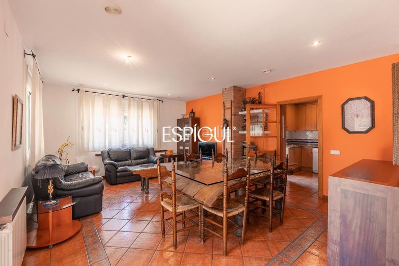 Foto 5fbefa9f-034b-41c5-a962-6e3d56b5f16a. Casa amb calefacció aparcament piscina a Canyelles Lloret de Mar