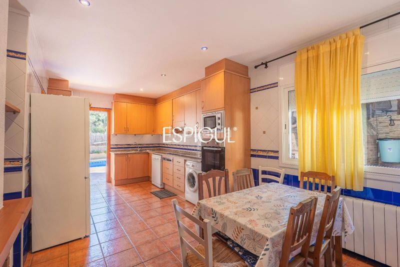 Foto 6253e0dc-9a4e-4a08-a434-04642792c21c. Casa amb calefacció aparcament piscina a Canyelles Lloret de Mar