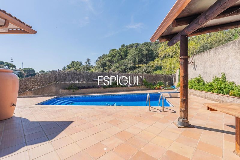 Foto 7ac027e1-6cf5-408f-a688-2c5bbbebbc69. Casa amb calefacció aparcament piscina a Canyelles Lloret de Mar