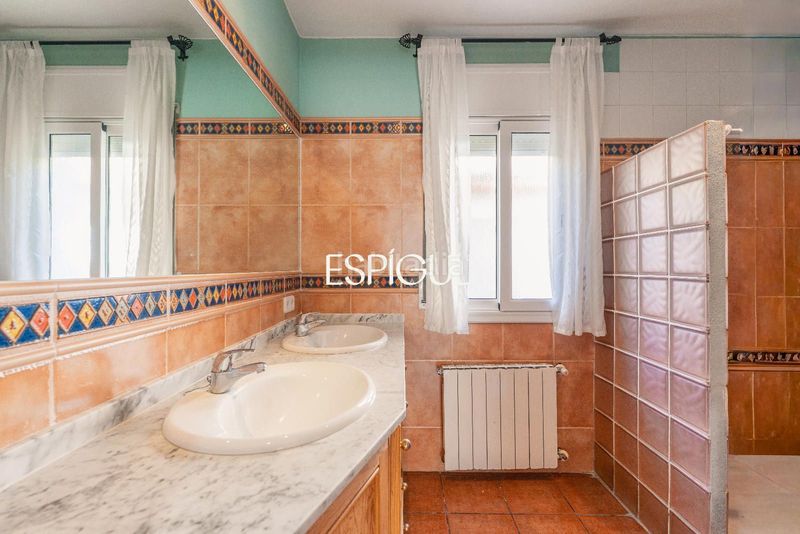 Foto 7b70136b-8fc3-4947-8da3-9bb6f7361120. Casa amb calefacció aparcament piscina a Canyelles Lloret de Mar