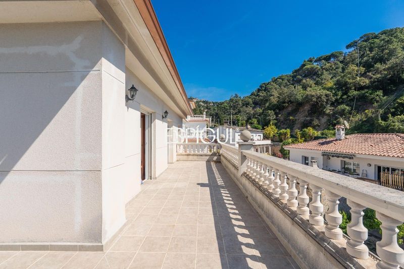 Foto 8ebfb3ef-8b3a-43a8-b5a8-08add3d43dbc. Casa amb calefacció aparcament piscina a Canyelles Lloret de Mar