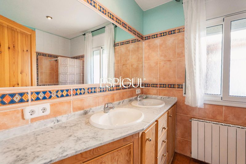 Foto eada7351-0223-4af1-8b14-4543e8c07ff8. Casa amb calefacció aparcament piscina a Canyelles Lloret de Mar