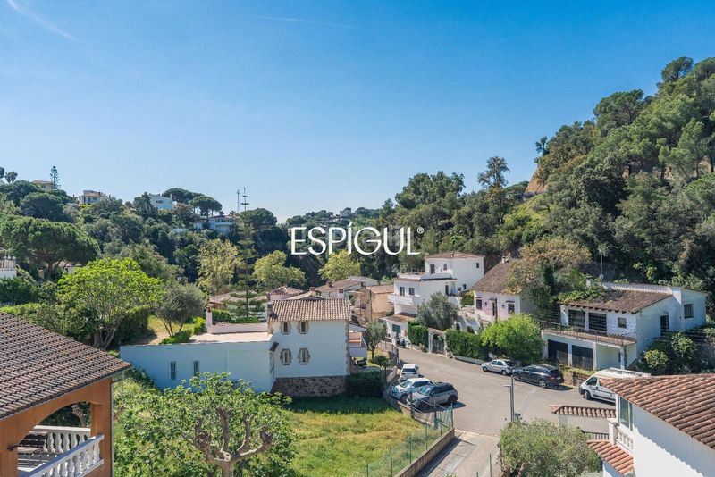 Foto eedf5c77-e50a-4fda-b1c5-54e5a0a310a2. Casa amb calefacció aparcament piscina a Canyelles Lloret de Mar