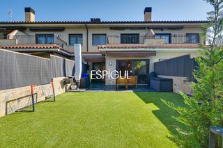 Maison à Aiguaviva. Casa con jardín de 4 habitaciones en aiguaviva