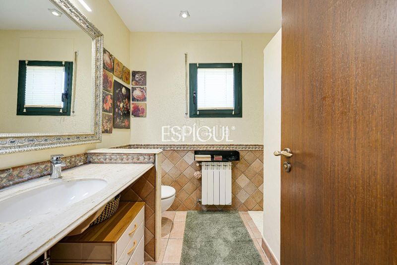 Foto 06e86cb5-ed27-4141-b241-300b71a4e841. Casa amb calefacció aparcament a Palau Girona