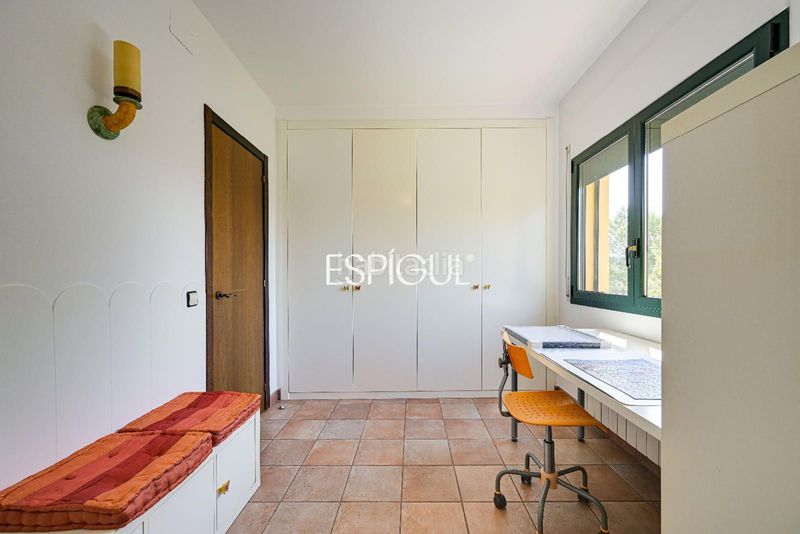 Foto 2b2e4af0-b51b-4ee8-8618-ce75231b3128. Casa amb calefacció aparcament a Palau Girona