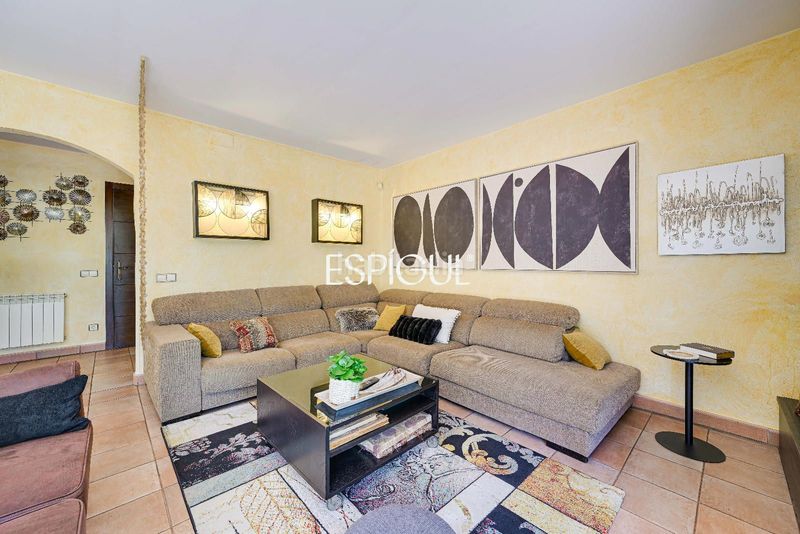 Foto 3ceaa10d-4a0b-4708-b0d9-3f1de3ec1046. Casa amb calefacció aparcament a Palau Girona