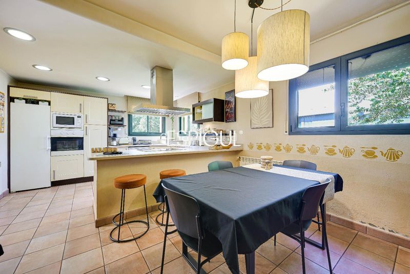 Foto a252e7f3-a390-4d07-aae4-28112429dd5a. Casa amb calefacció aparcament a Palau Girona