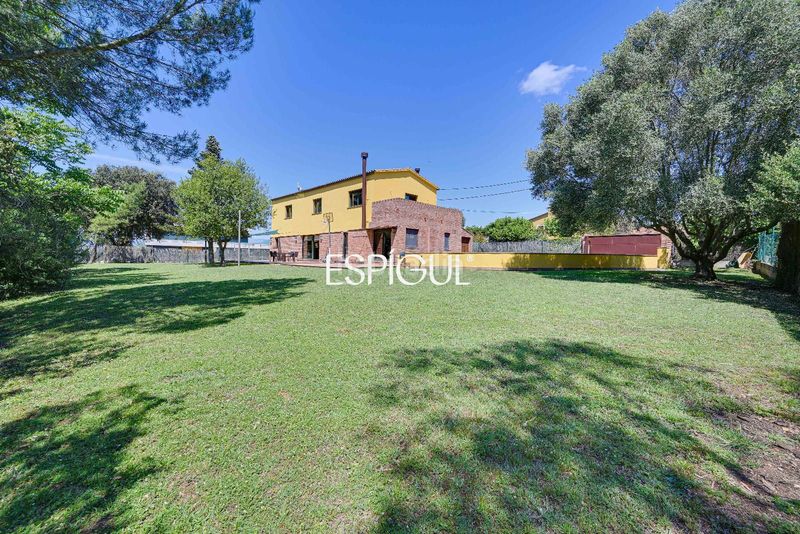 Foto a2b88c5c-9215-426d-b6b1-c669c6621713. Casa amb calefacció aparcament a Palau Girona