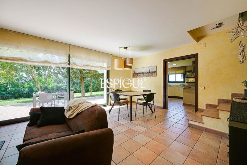 Foto a736120e-3aa1-4ba7-8829-24372bf48ffe. Casa amb calefacció aparcament a Palau Girona