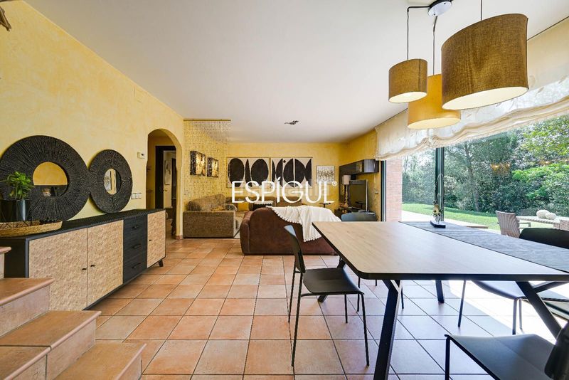 Foto ba5fbc70-6bf7-43fa-89b5-2d16aff03994. Casa amb calefacció aparcament a Palau Girona