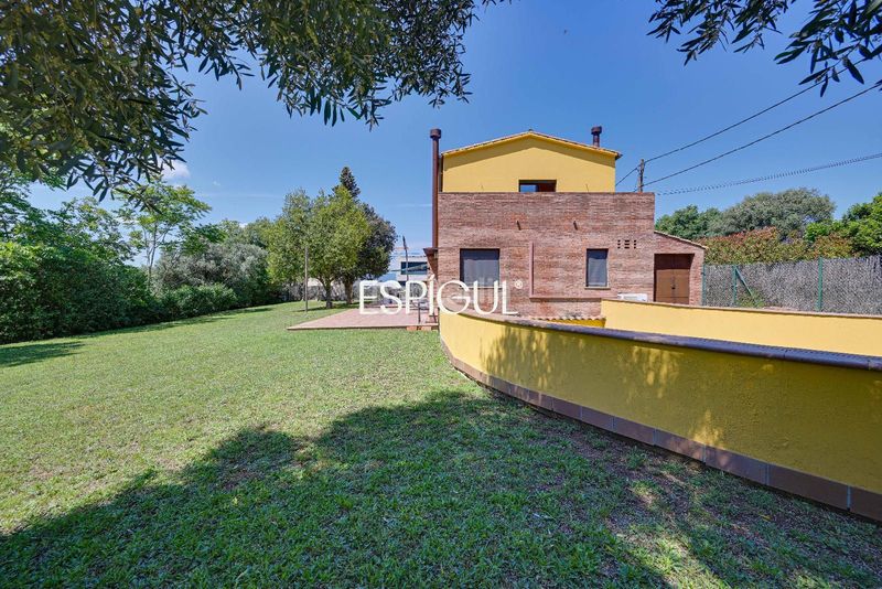 Foto f8ce2ea5-0a50-4f0f-9a38-a4ff19f00fcb. Casa amb calefacció aparcament a Palau Girona