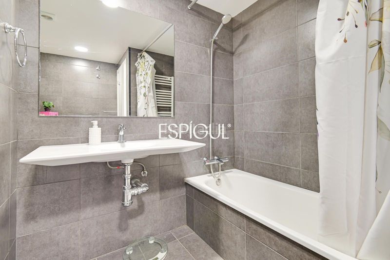 Foto 330b49b3-576b-4507-ae15-ac12e959fe84. Pis amb aparcament a Eixample Sud-Migdia Girona