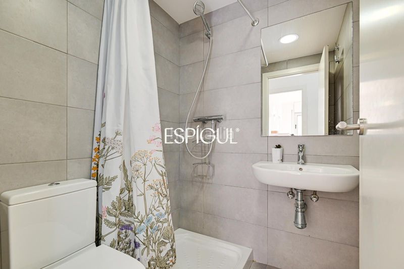 Foto 81f58dd8-0dad-4e6b-8f17-edd22ce9c114. Pis amb aparcament a Eixample Sud-Migdia Girona
