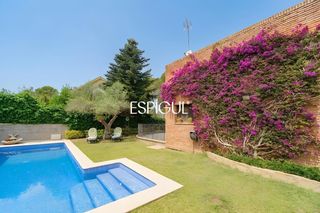 Casa  Calle fuster i serracant. Imponente casa con piscina privada en valldoreix