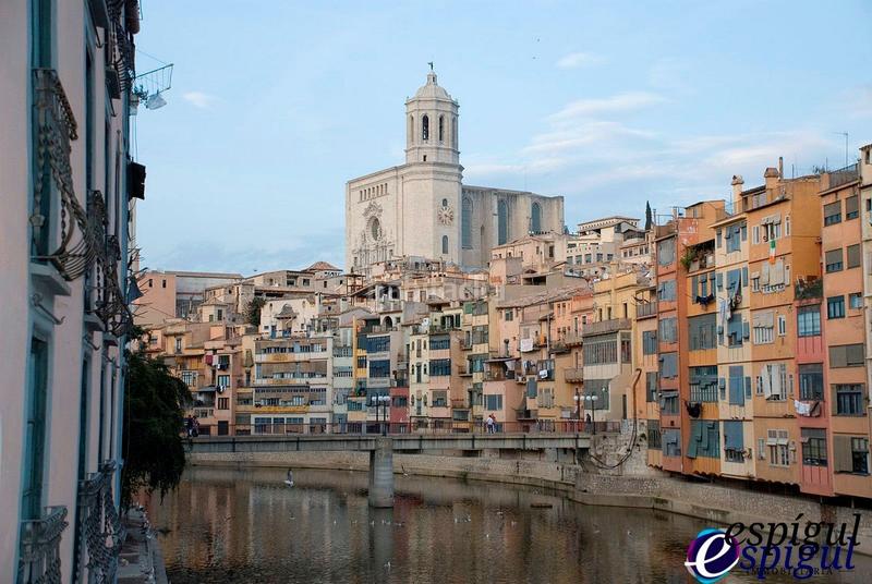 Foto afe856f7-21d2-4368-bad9-2494d252121f. Aparcament cotxe a güell 102 a Santa Eugenia Girona