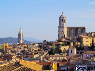 Affitto Posto auto in Emili grahit 69-71. Parking para moto o un smart, con ascensor montacoches!