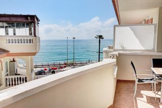 Apartament  Sol del. Apartamento moderno de 1 dormitorio en primera linea del mar y c