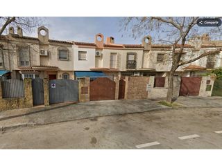 Casa  Avenida tamarisco. Lowcost lacalle ofrecerá próximamente a la venta una  amplia cas