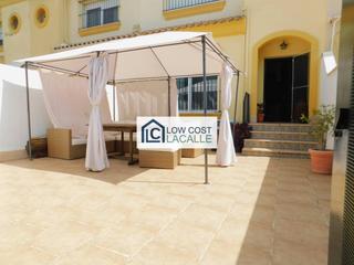 Casa  Altillo. Lowcost lacalle presenta en exclusiva amplia vivienda adosada en