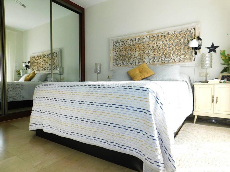 Foto 0b6c933f-1646-4735-95e4-425d485f53bf. Casa lowcost lacalle presenta en exclusiva amplia vivienda adosada con dos garajes subterraneos y piscina comunitaria en Puerto Real