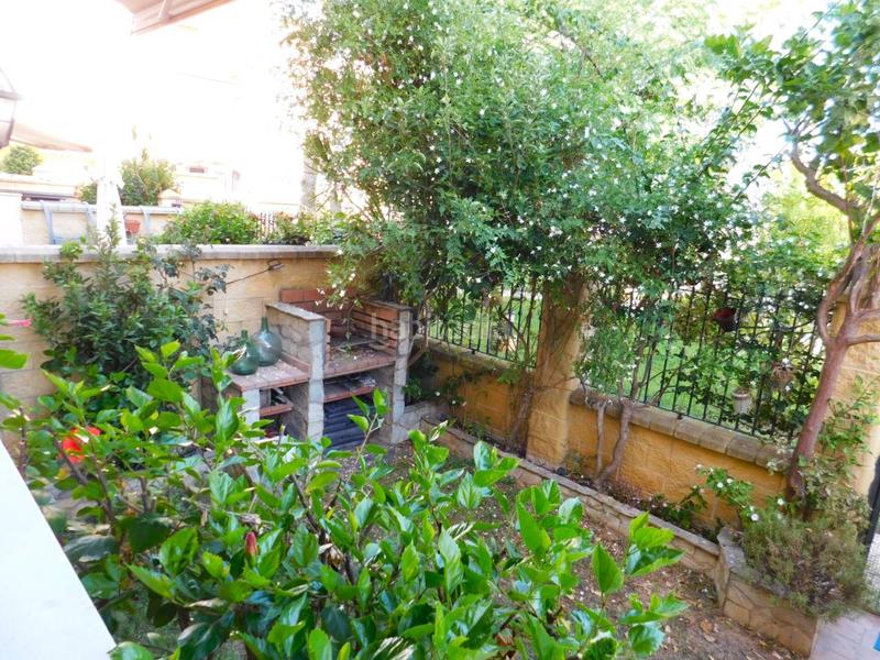 Foto 877504c7-d59b-4866-a6cd-e472a1afe239. Casa lowcost lacalle presenta en exclusiva amplia vivienda adosada con dos garajes subterraneos y piscina comunitaria en Puerto Real