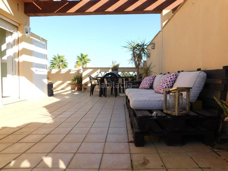 Foto a59a61ad-f597-4165-bc49-08a15500f8d5. Casa lowcost lacalle presenta en exclusiva amplia vivienda adosada con dos garajes subterraneos y piscina comunitaria en Puerto Real